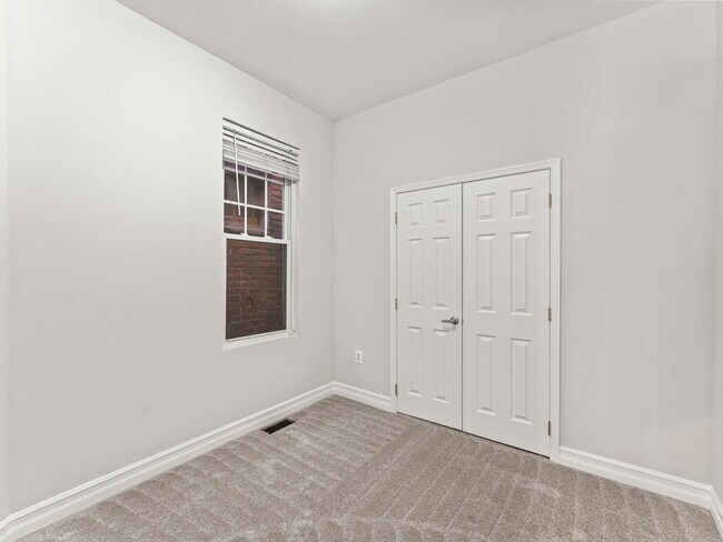 Building Photo - 1215 Otis Pl NW