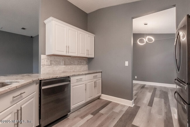 Building Photo - 1751 Hollow Glen Dr