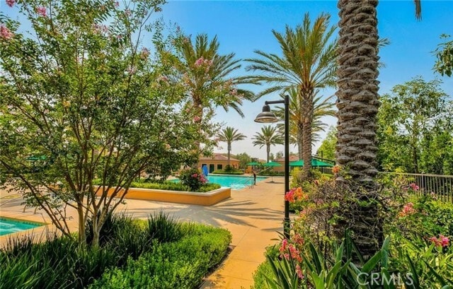 Building Photo - 110 Desert Bloom