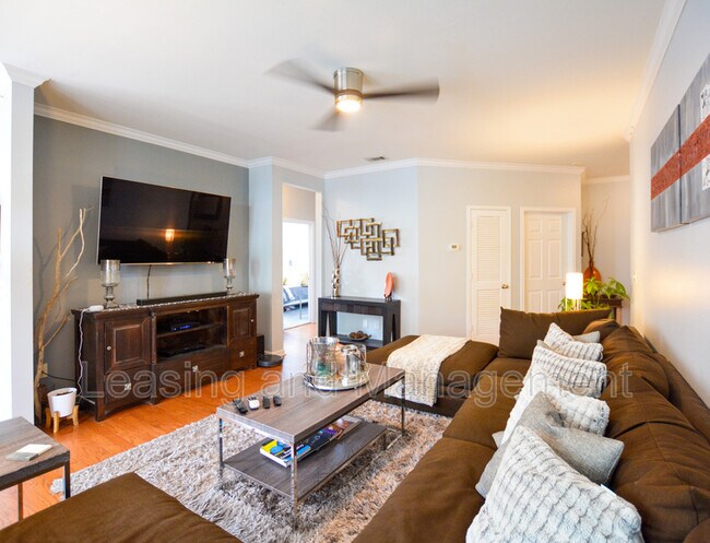Building Photo - 130 River Landing Dr