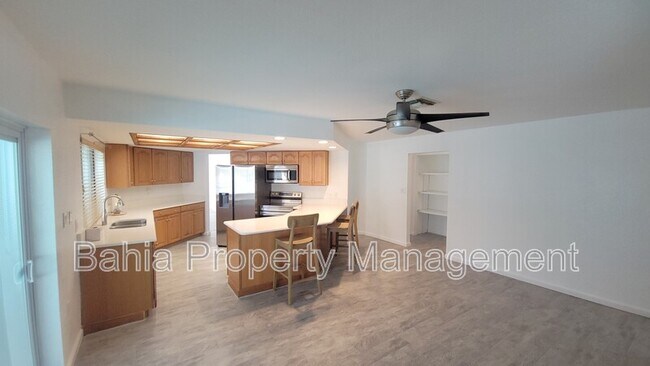 Building Photo - 215 Meadowcross Dr