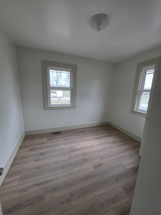 Building Photo - 1156 E Losey St