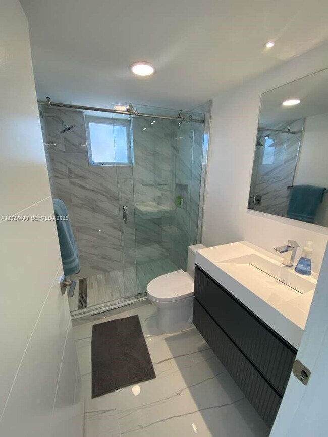 Building Photo - 7832 Collins Ave