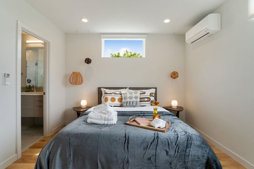 Building Photo - 4424 Burke Ave N