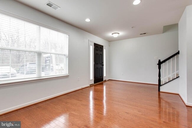 Building Photo - 7926 Silver Oak Rd