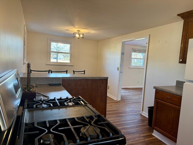 Building Photo - 2516 Hinson Rd