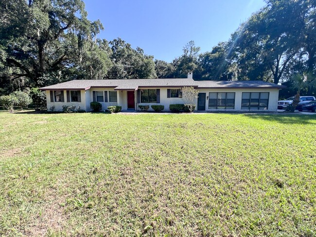 Building Photo - 3BR/2BA on 2 Acres in Micanopy