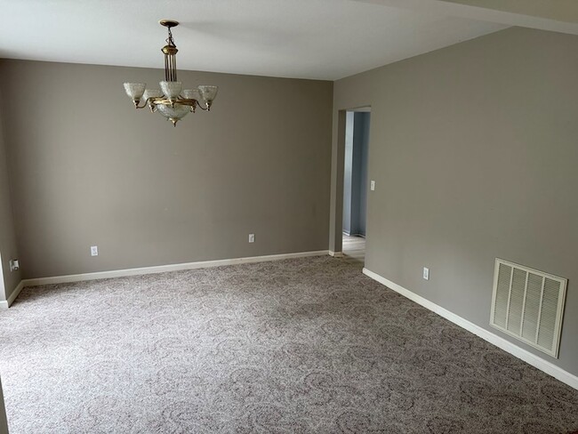Building Photo - 17 Hailey Brooke Ln
