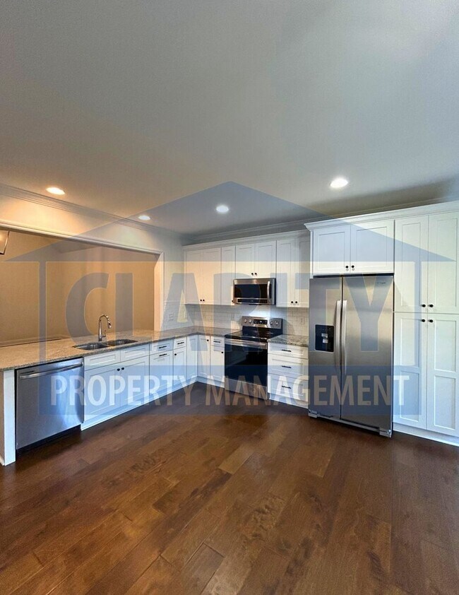Building Photo - Single-level two bedroom townhome!
