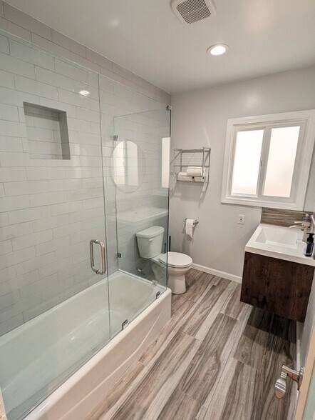 Building Photo - 2746 Thurman Ave.