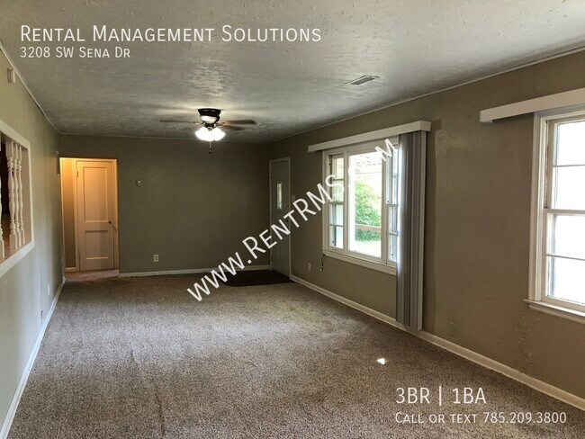 Building Photo - 3208 SW Sena Dr