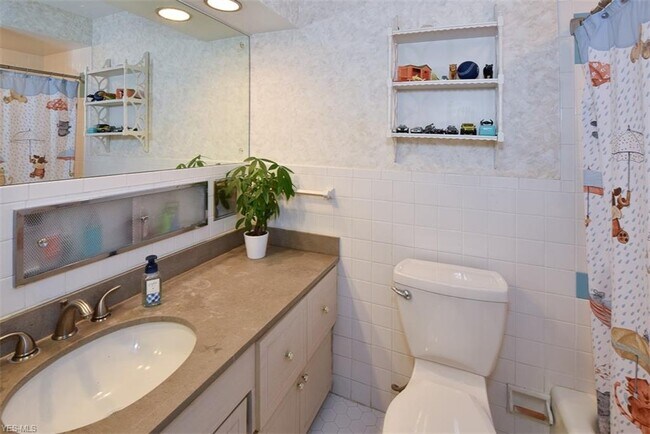 Building Photo - 24735 Twickenham Dr