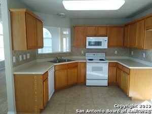 Building Photo - 6114 Lakeview Ct