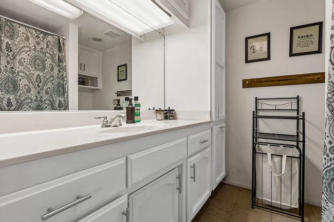 Building Photo - The "Staycation" Vibe