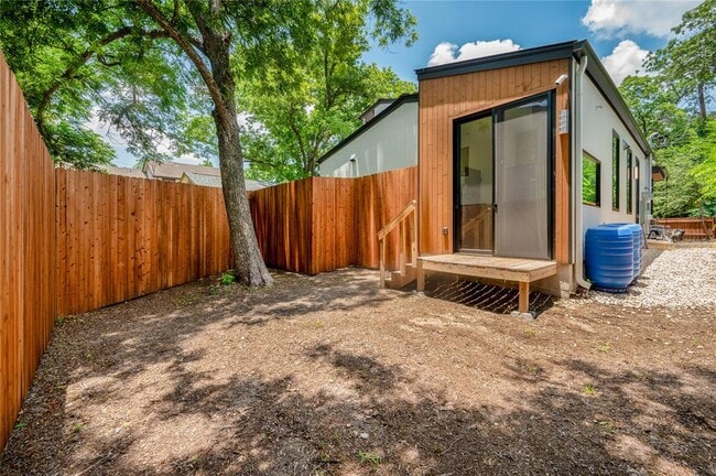 Building Photo - 10515 N Mopac Expy