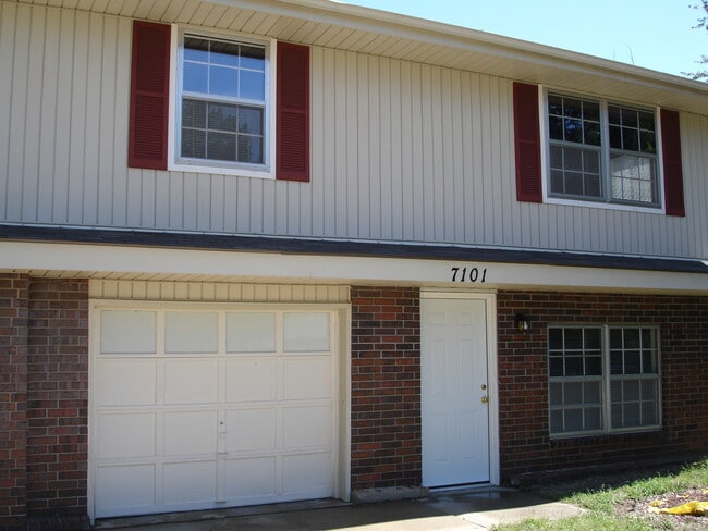 Building Photo - 7101 N Park Ave