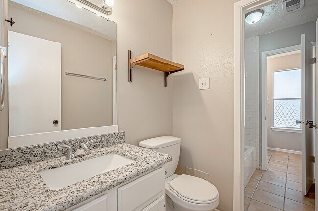 Building Photo - 7111 Village Lake Dr