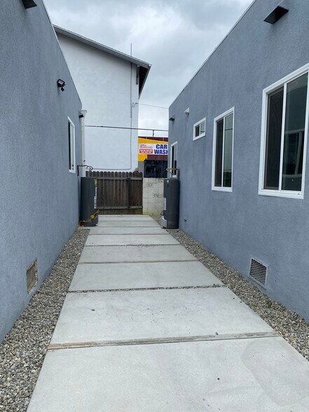 Building Photo - 5719 S Normandie Ave