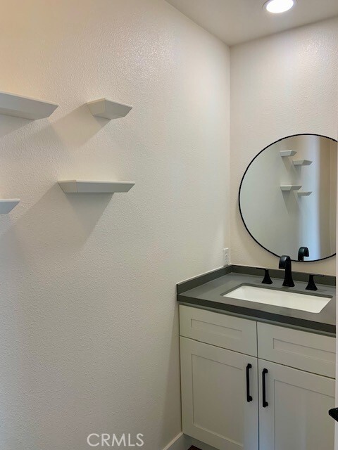 Building Photo - 558 Rembrandt Dr