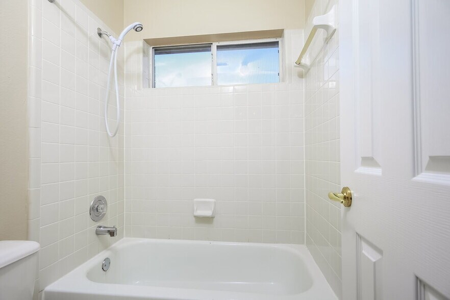 Building Photo - 4420 Vanderpool Dr