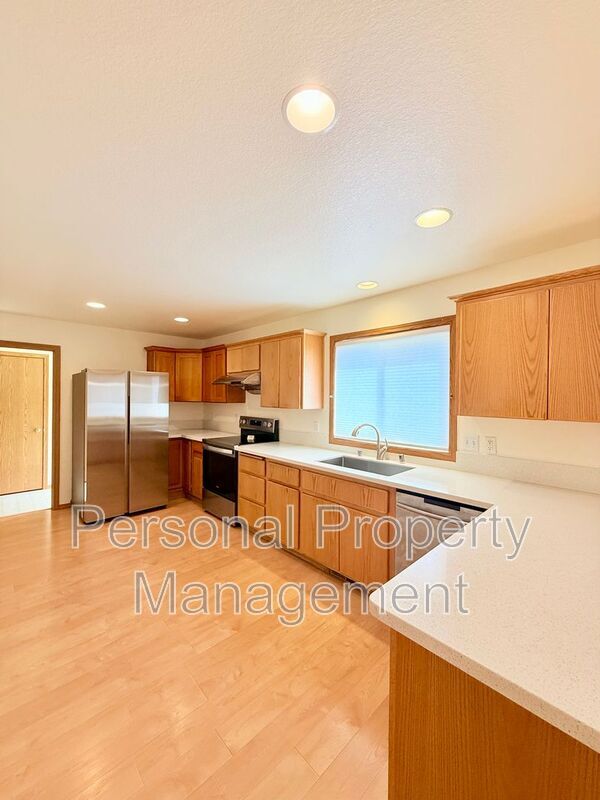 Building Photo - 5621 NE 64th Street