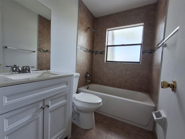 Building Photo - 11122 Royal Palm Blvd