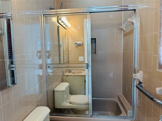 Building Photo - 706 W 40th Pl