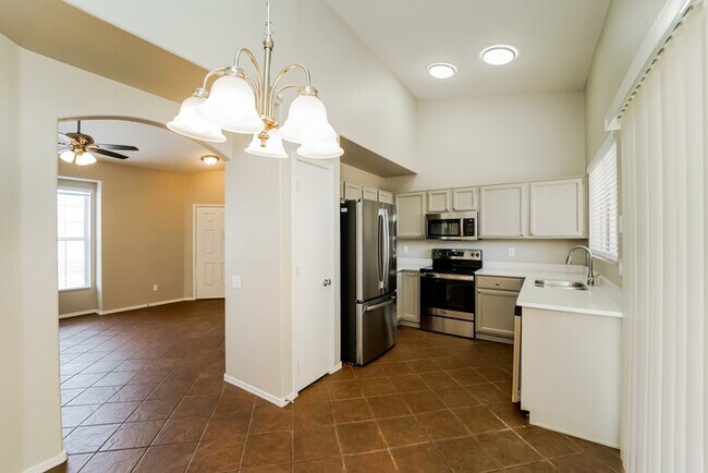 Building Photo - Inviting 3-Bedroom Home in Tucson, AZ