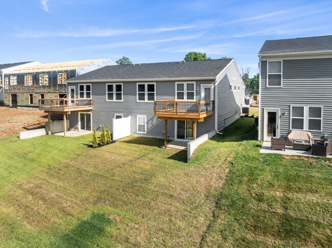 Building Photo - Short Term New Construction Townhouse for rent! Rental tell the end of May