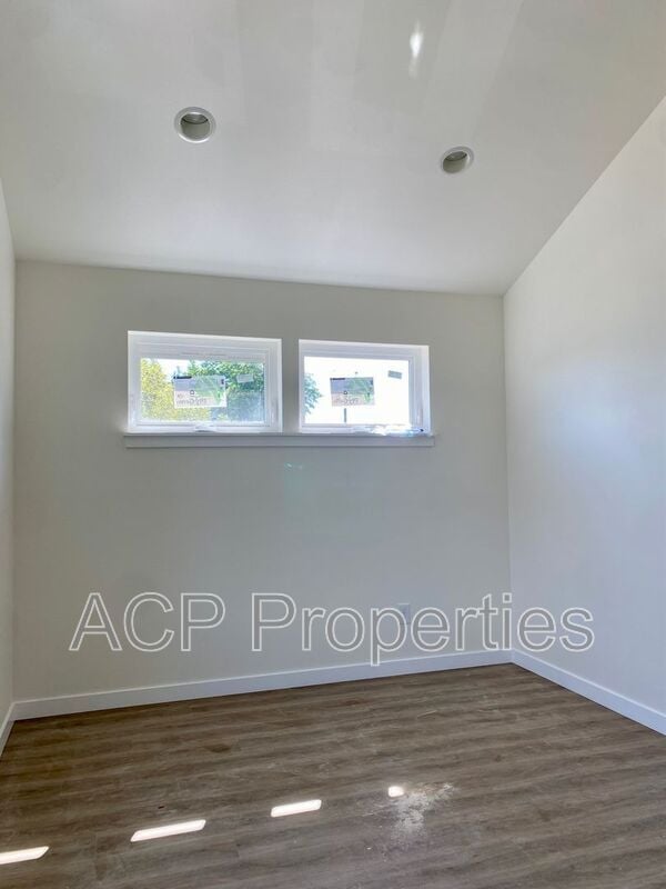 Building Photo - 1318 Bradley Ct