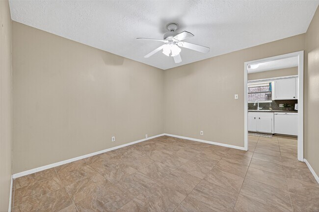 Building Photo - 23919 Farm Hill Dr