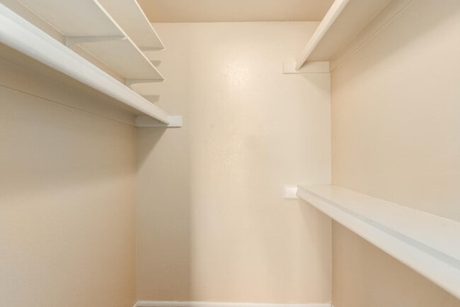 Building Photo - 2113 N Los Altos Dr