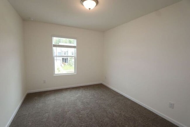 Building Photo - 3BR/3BA Townhome w/ Patio + Community Pool in Matthews