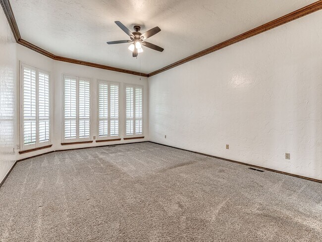 Building Photo - Spacious Home + East Edmond + 4 bedrooms + Fox Lake