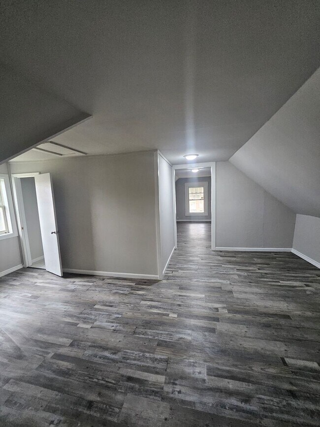 Building Photo - 4bed/2bath house  (EHA APPROVED)