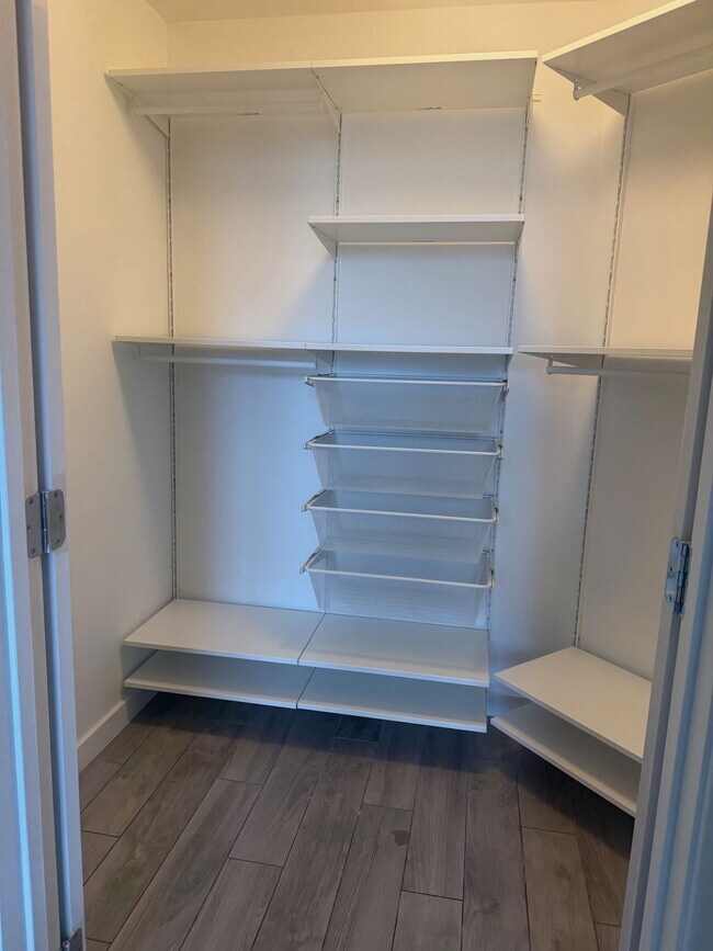 Building Photo - 999 SW 1st Ave