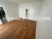 Building Photo - 907 Manhattan Ave