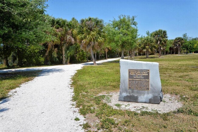 Building Photo - 2657 Riverbluff Pkwy