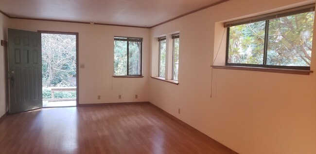 Building Photo - 2260 Terrace Ave