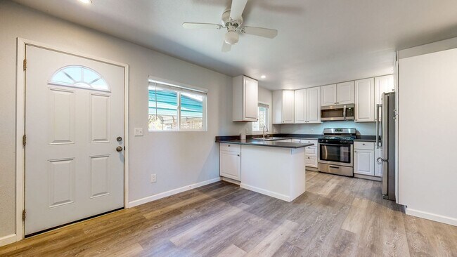 Building Photo - Gated and fully remodeled 1 bedroom 1 bath...