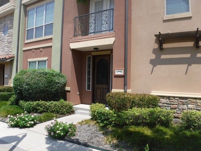 Primary Photo - Beautiful 2 bed 2.5 Bath in Las Colinas!