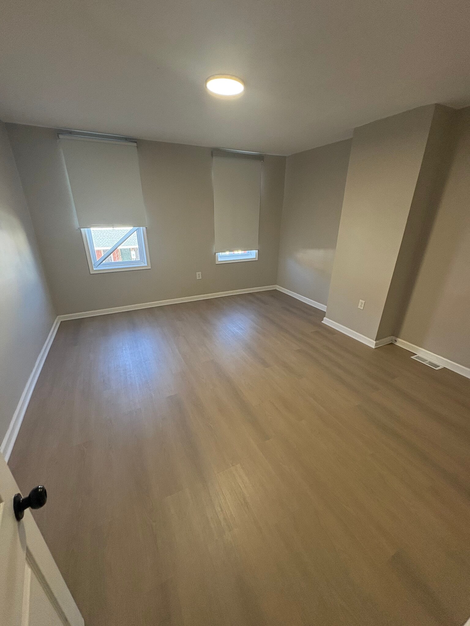 Building Photo - 5544 W Jefferson St