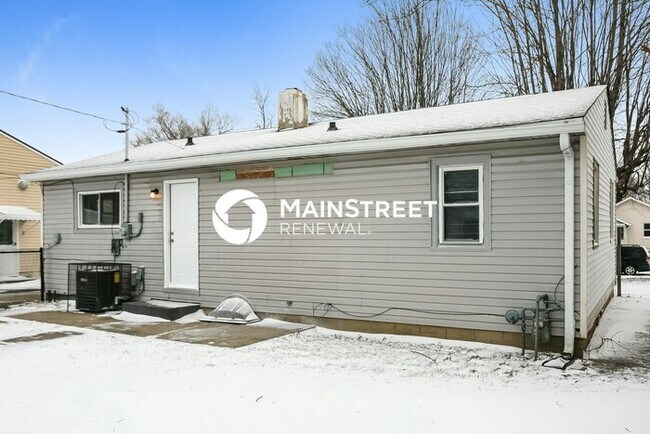 Building Photo - 3 Bedroom Pet-Friendly Home in Indianapolis, IN with Main Street Renewal