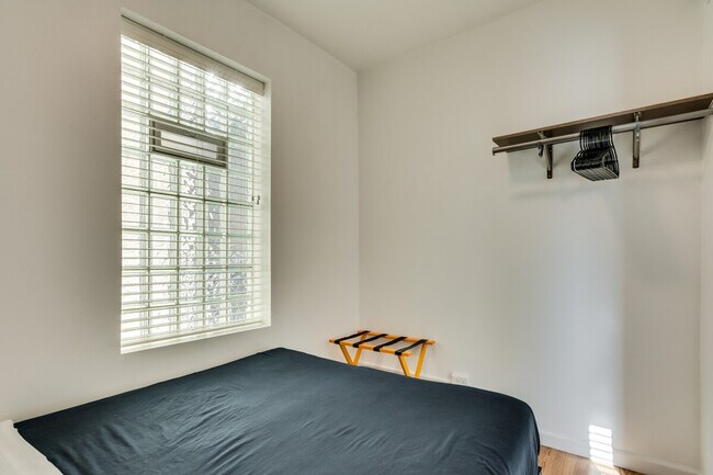 Building Photo - 1519 W Superior St