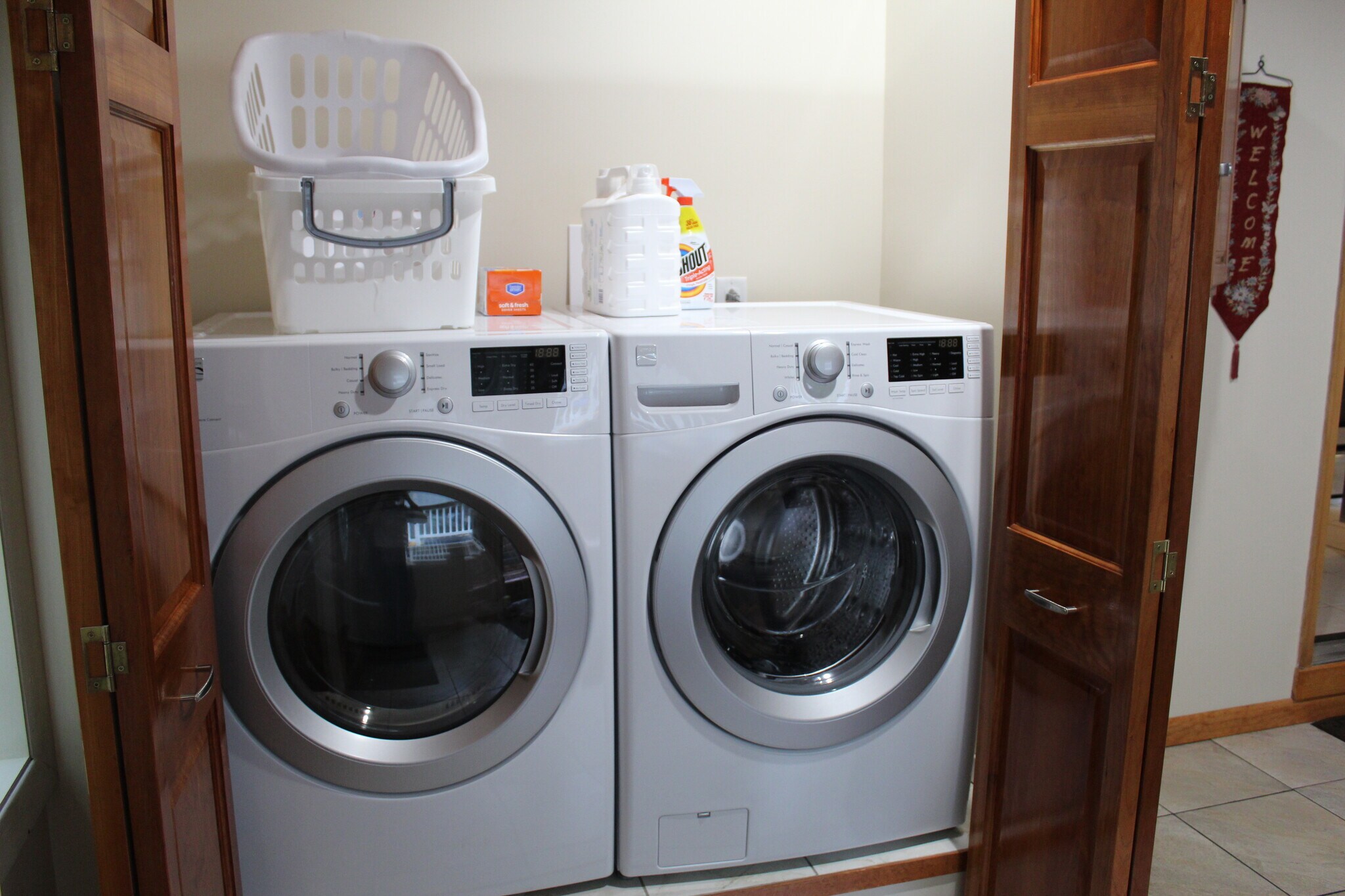 In unit laundry - 102 Holiday Ln