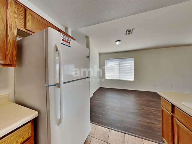 Building Photo - 8708 E Crescent Ave