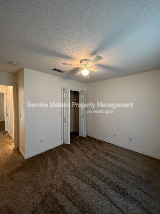 Building Photo - 4925 Hyatt Ln