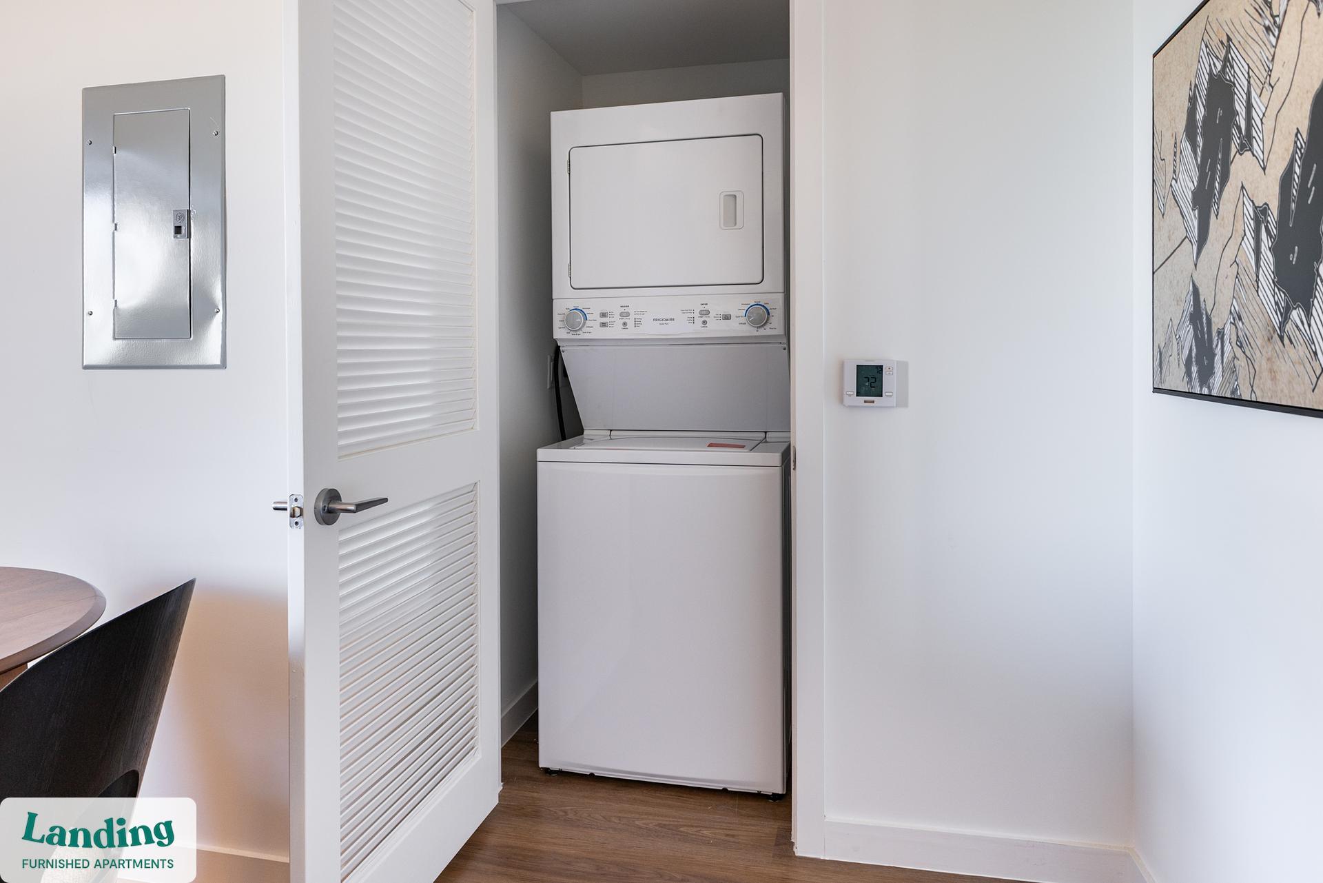 Building Photo - 200 NE 1st Ave