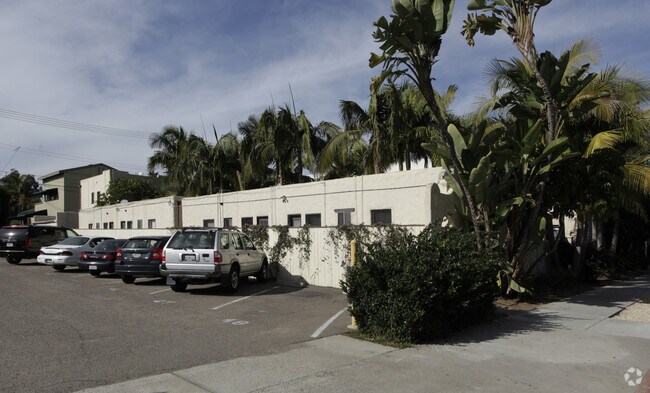 Primary Photo - Las Casitas Apartments