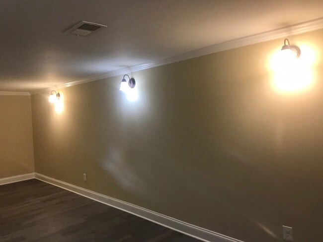 Building Photo - 3 Bedroom 1 bath home for lease in Maple H...